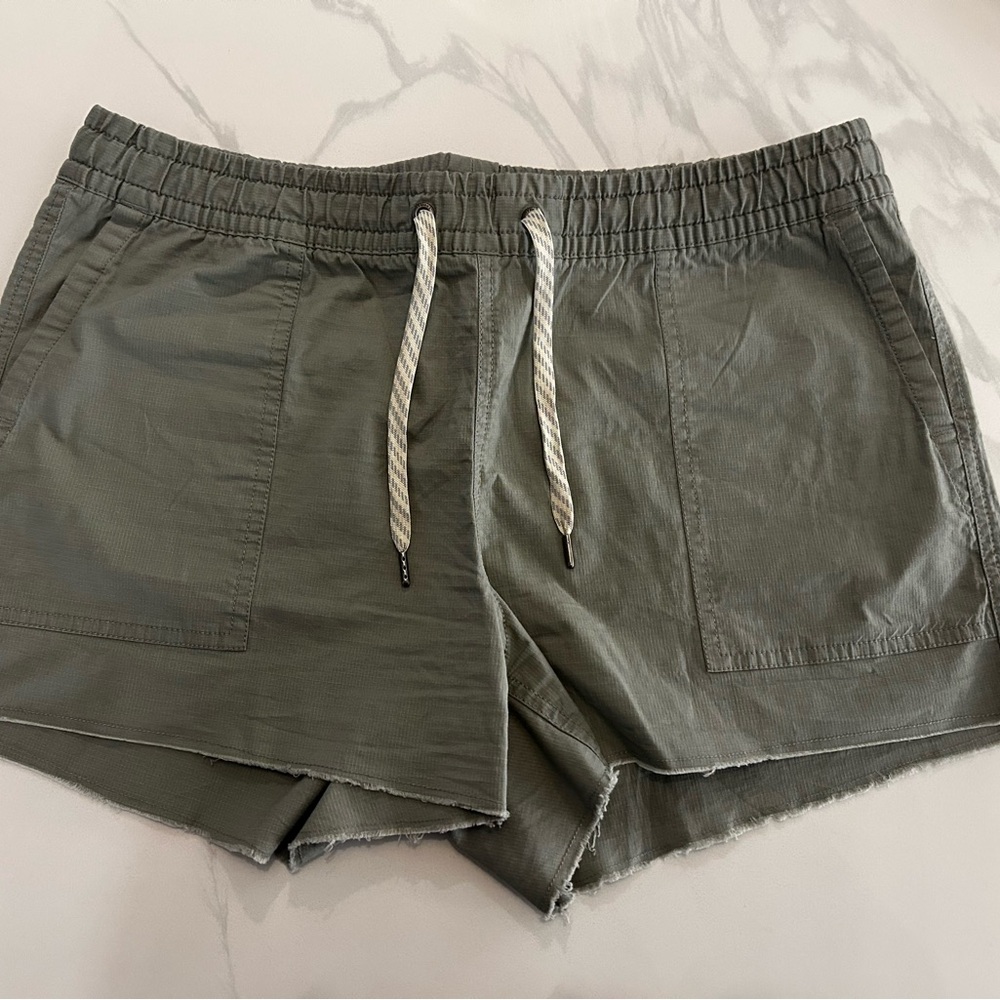 Vuori Shorts